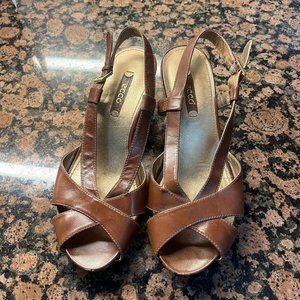 Ecco Sandals with small 2" heed, brown, good used condition, size 7 1/2 to 8